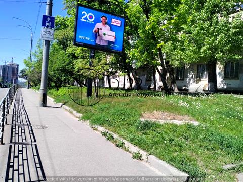 комерційна за адресою Миколи Міхновського бульв. (Дружби народів), 13