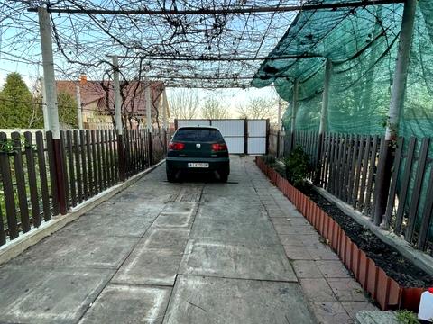 будинок за адресою с. Лозовик, Лозовик