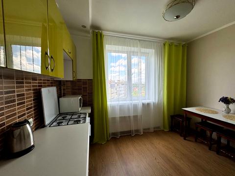 квартира за адресою Віктора Чукаріна вул., 18
