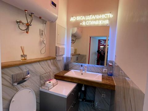 комерційна за адресою Хрещатик вул. (Kreschatic), 13
