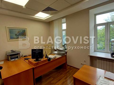 комерційна за адресою Введенська вул., 15