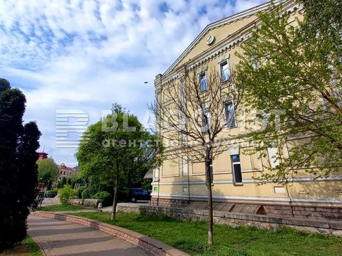 комерційна за адресою Введенська вул., 15