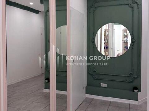 комерційна за адресою Степана Бандери вул., 2/1а
