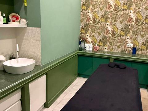 комерційна за адресою Степана Бандери вул., 2/1а