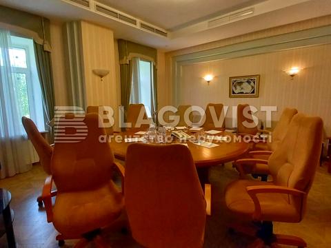 комерційна за адресою Введенська вул., 15