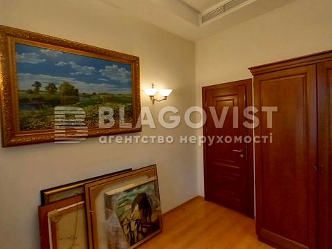 комерційна за адресою Введенська вул., 15