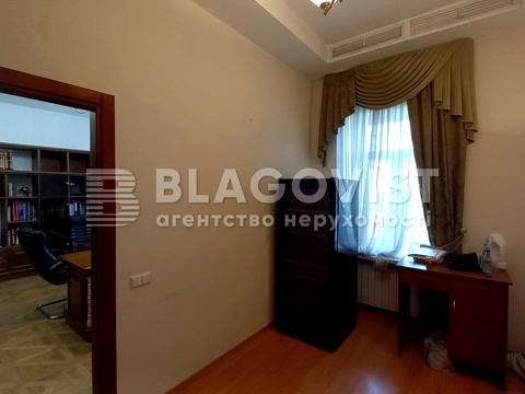 комерційна за адресою Введенська вул., 15