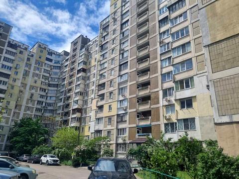 квартира за адресою Анни Ахматової вул., 6