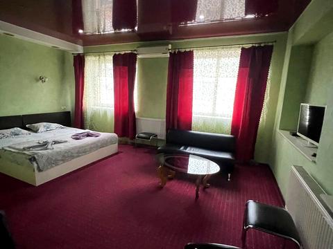 комерційна за адресою Зв'язківців вул., 1