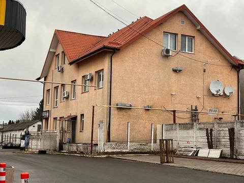 комерційна за адресою Зв'язківців вул., 1