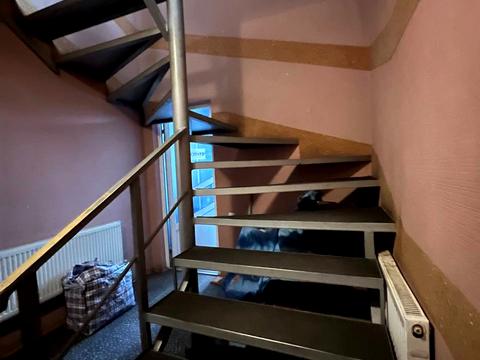 комерційна за адресою Зв'язківців вул., 1