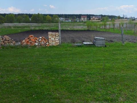 участок по адресу Центральна, 100