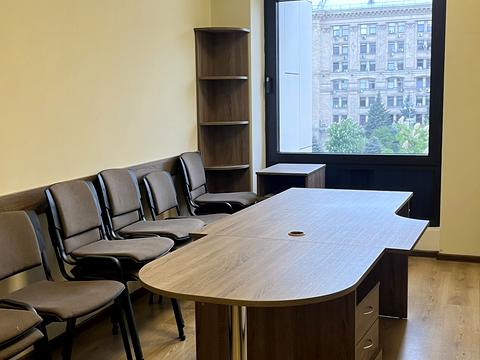 комерційна за адресою Михайлівська вул., 2