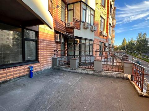 комерційна за адресою Лесі Українки бульв., 7-Б