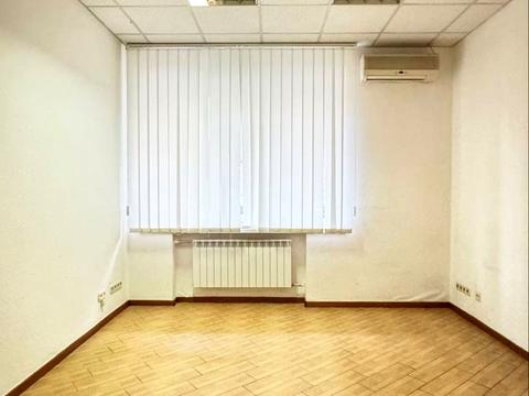 комерційна за адресою Богдана Хмельницького вул., 68