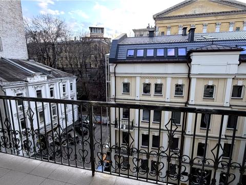 комерційна за адресою Музейний пров., 2