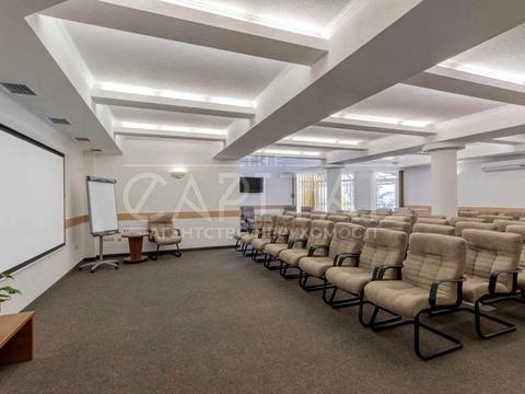 комерційна за адресою Свободи вул., 8
