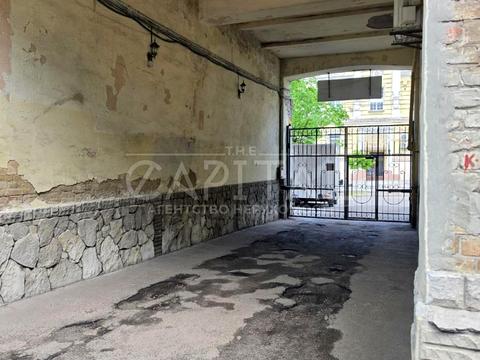 комерційна за адресою Круглоуніверситетська вул., 22