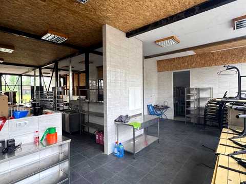 комерційна за адресою Труханівська вул., 1