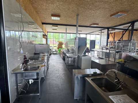 комерційна за адресою Труханівська вул., 1