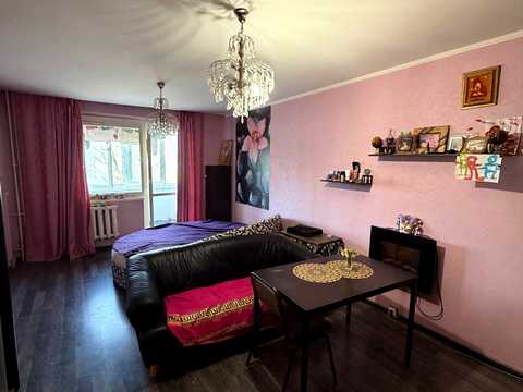 квартира за адресою Тролейбусна вул., 8