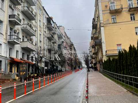 комерційна за адресою Костельна вул., 206