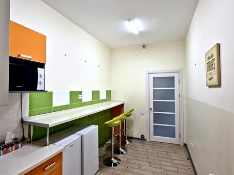 комерційна за адресою Дніпровська набережна вул., 26-Д