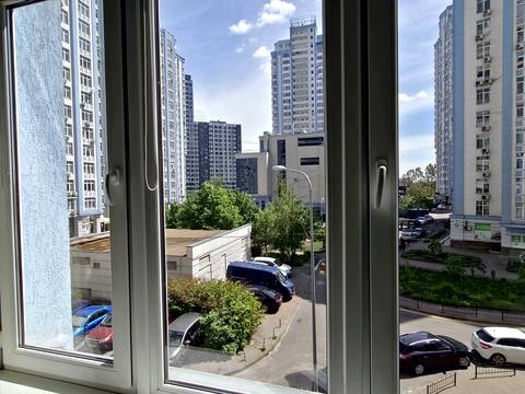 комерційна за адресою Дніпровська набережна вул., 26-Д