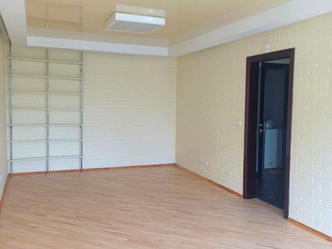комерційна за адресою Лесі Українки вул., 44
