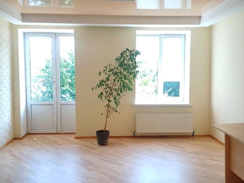 комерційна за адресою Лесі Українки вул., 44
