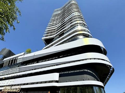 комерційна за адресою Васильківська вул., 1