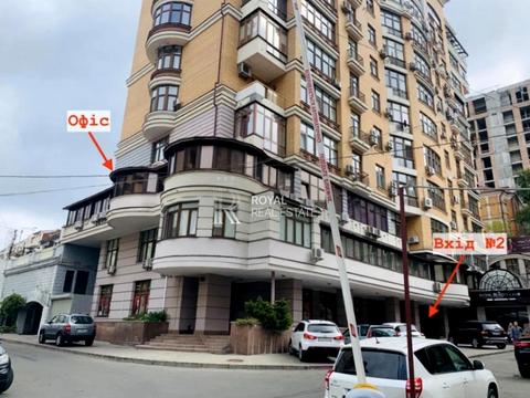 комерційна за адресою Лютеранська вул., 10-А