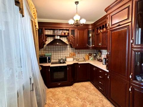 квартира за адресою Салютна вул., 1-Б