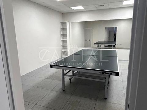 комерційна за адресою Спортивна пл., 1А