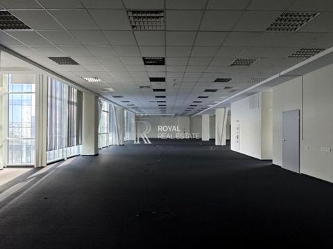 комерційна за адресою Солом'янська вул., 10