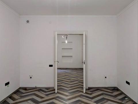 комерційна за адресою Кирила і Мефодія вул., 1