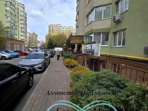 комерційна за адресою Боголюбова вул., 18