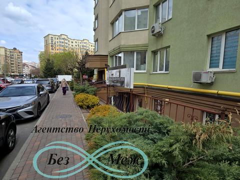 комерційна за адресою Боголюбова вул., 18