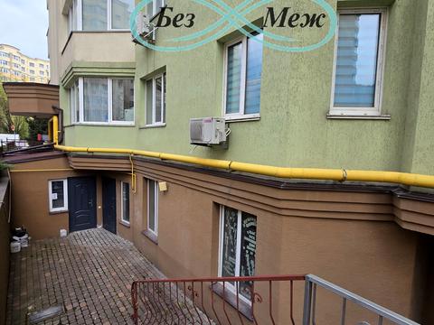 комерційна за адресою Боголюбова вул., 18