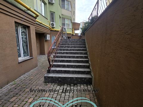 комерційна за адресою Боголюбова вул., 18