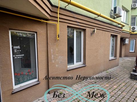 комерційна за адресою Боголюбова вул., 18