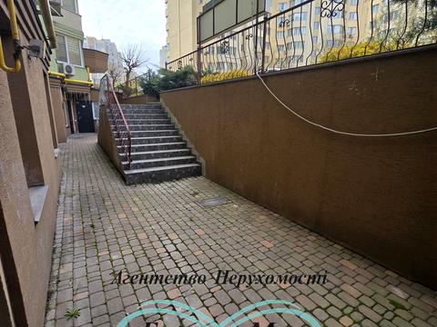 комерційна за адресою Боголюбова вул., 18