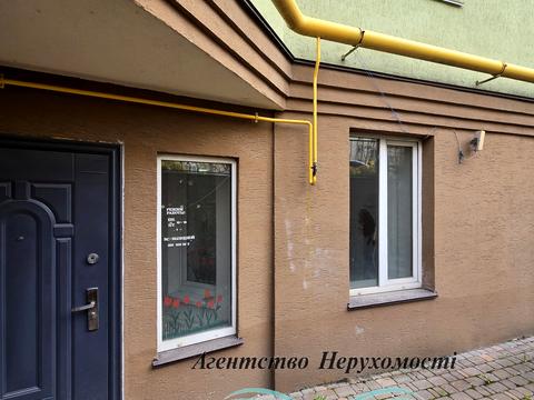 комерційна за адресою Боголюбова вул., 18