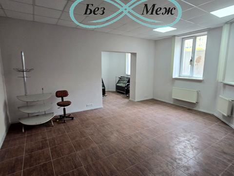 комерційна за адресою Боголюбова вул., 18