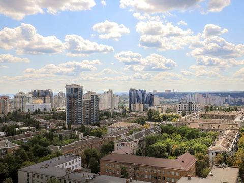 комерційна за адресою Євгена Коновальця вул. (Щорса), 44-А