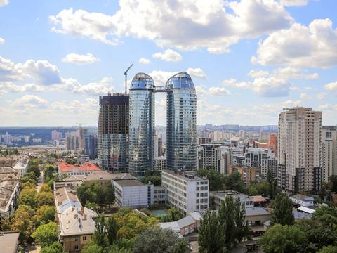 комерційна за адресою Євгена Коновальця вул. (Щорса), 44-А