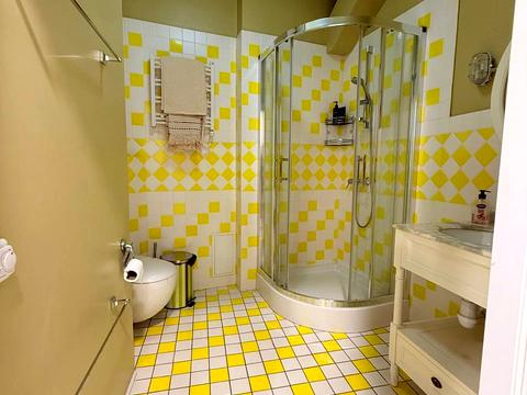 комерційна за адресою Рибальська вул., 22