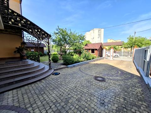 будинок за адресою Купальська вул., 1