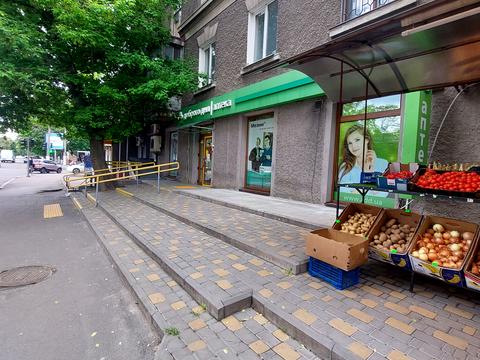комерційна за адресою Канатна вул., 100/1