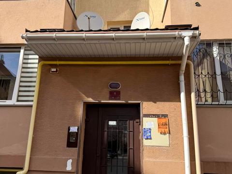 комерційна за адресою Лесі Українки вул., 6